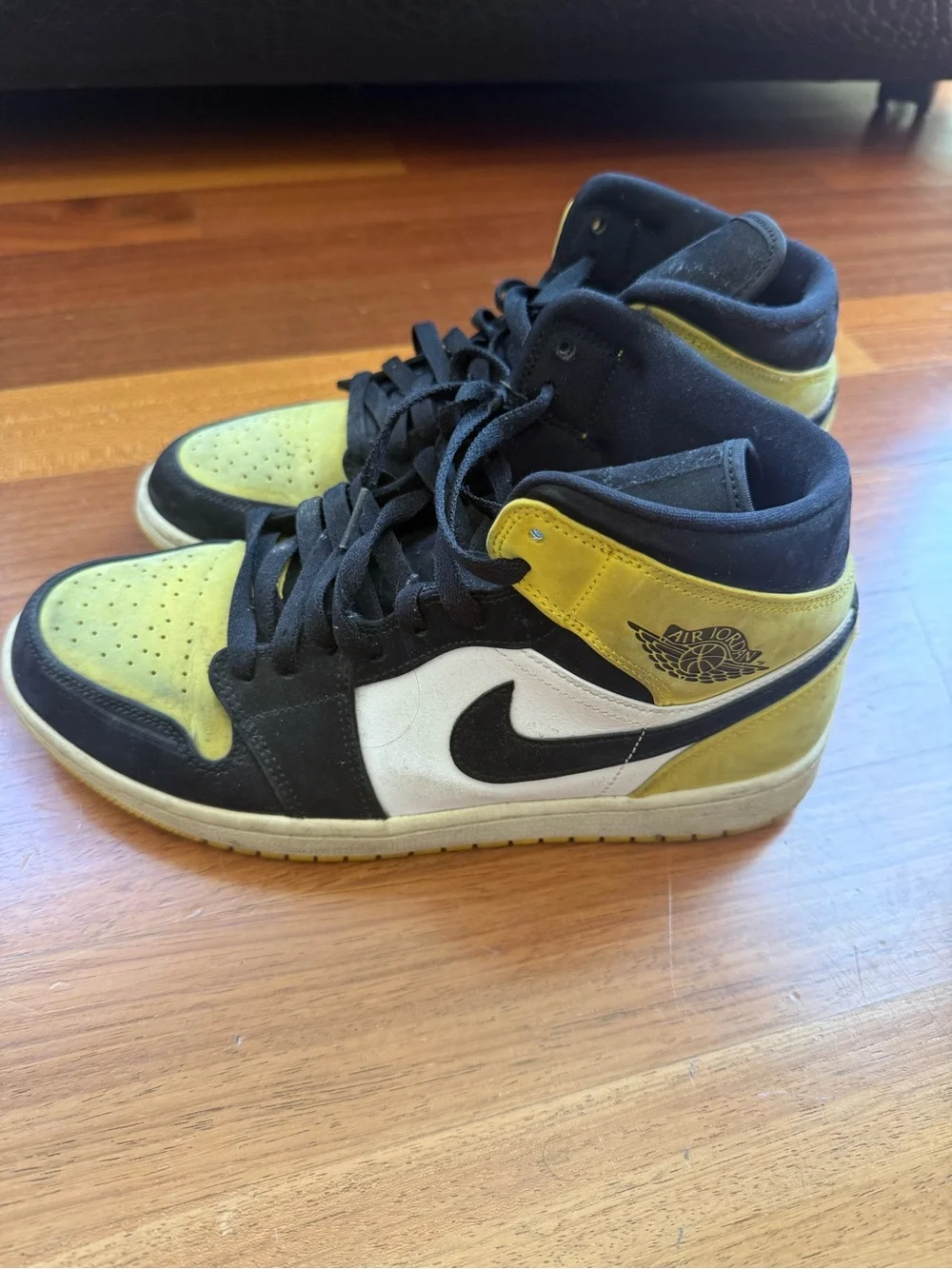 Air Jordan 1 Mid SE 'Yellow Toe' (2019)